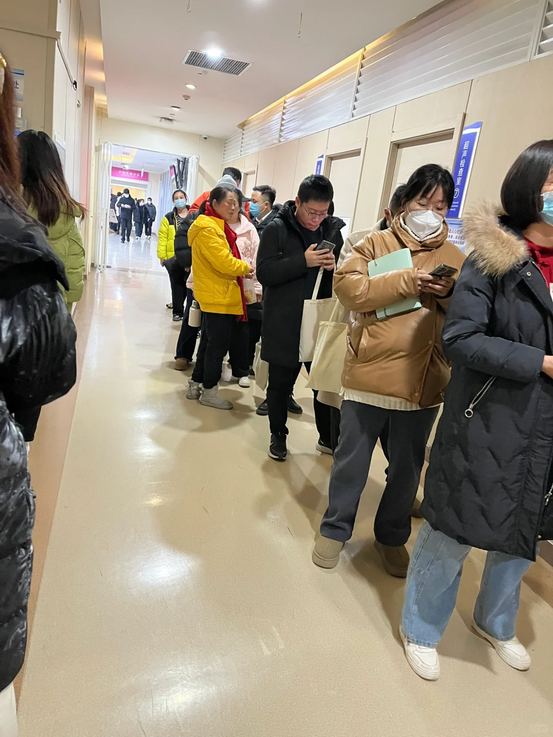 大年二十九早上7点四院B超排队盛况,代生包男孩